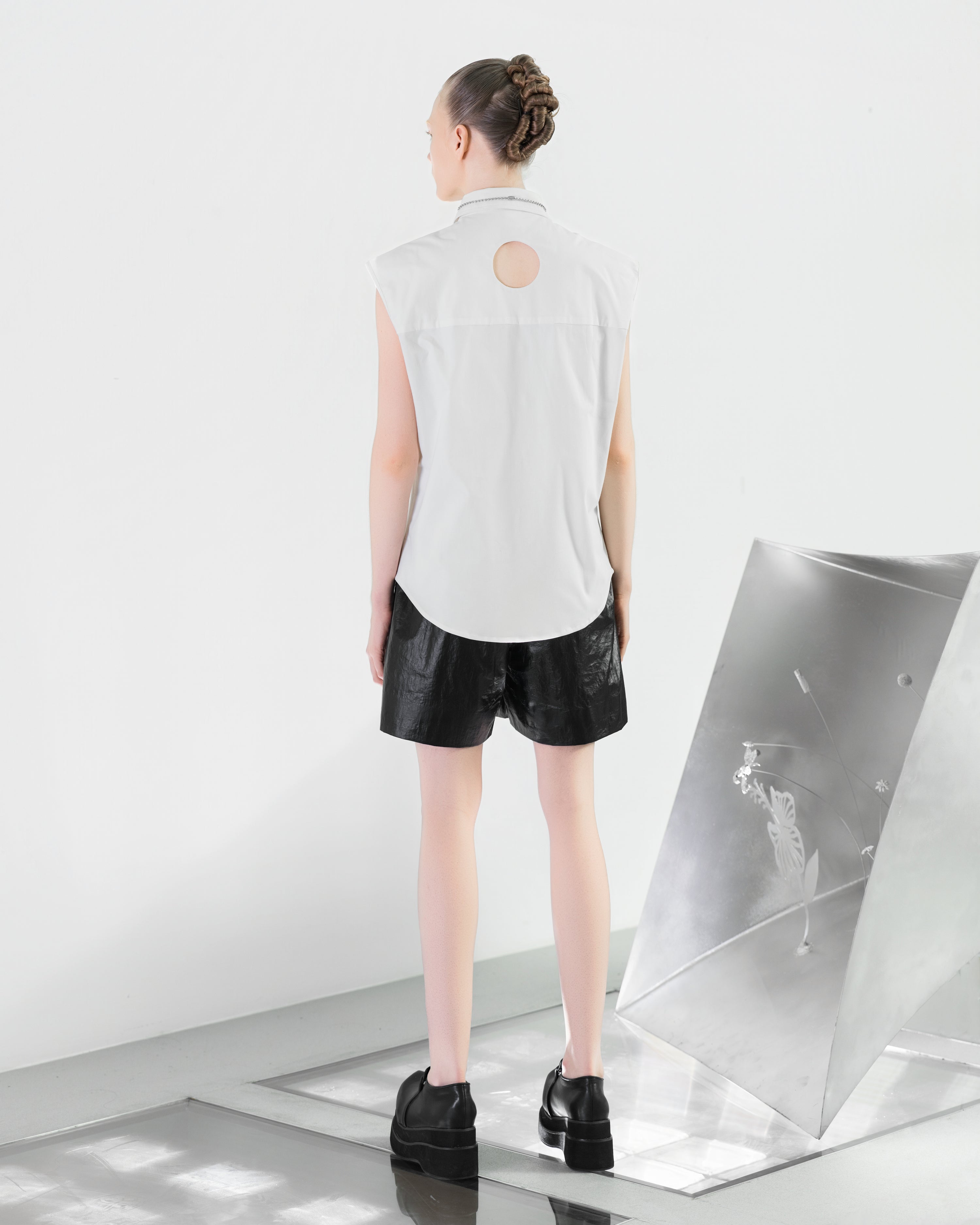 NOIZ N7TP6 Sleeveless Logo Collared Shirt