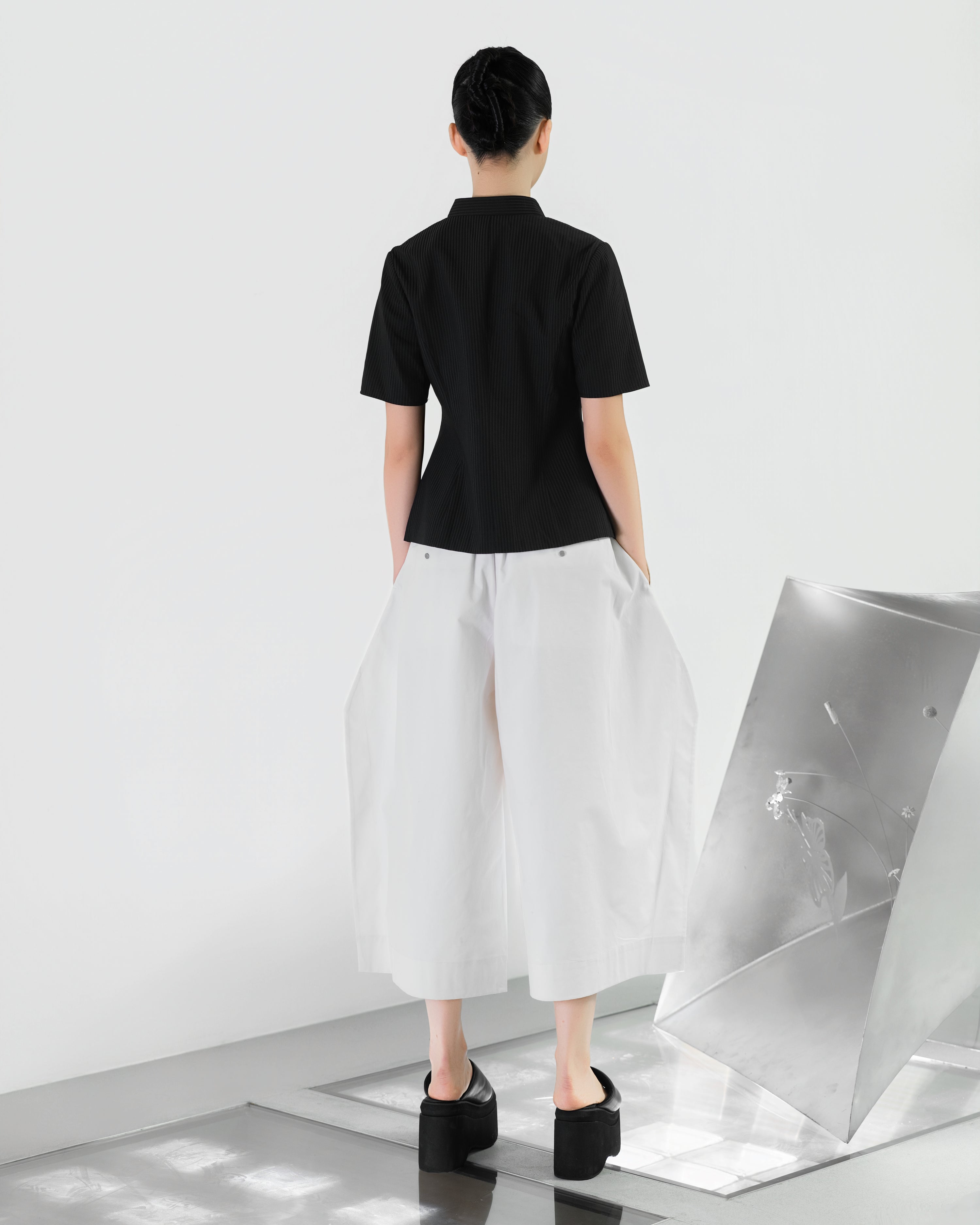 NOIZ N8TP4 Classic Slim Fit V-neckline Top