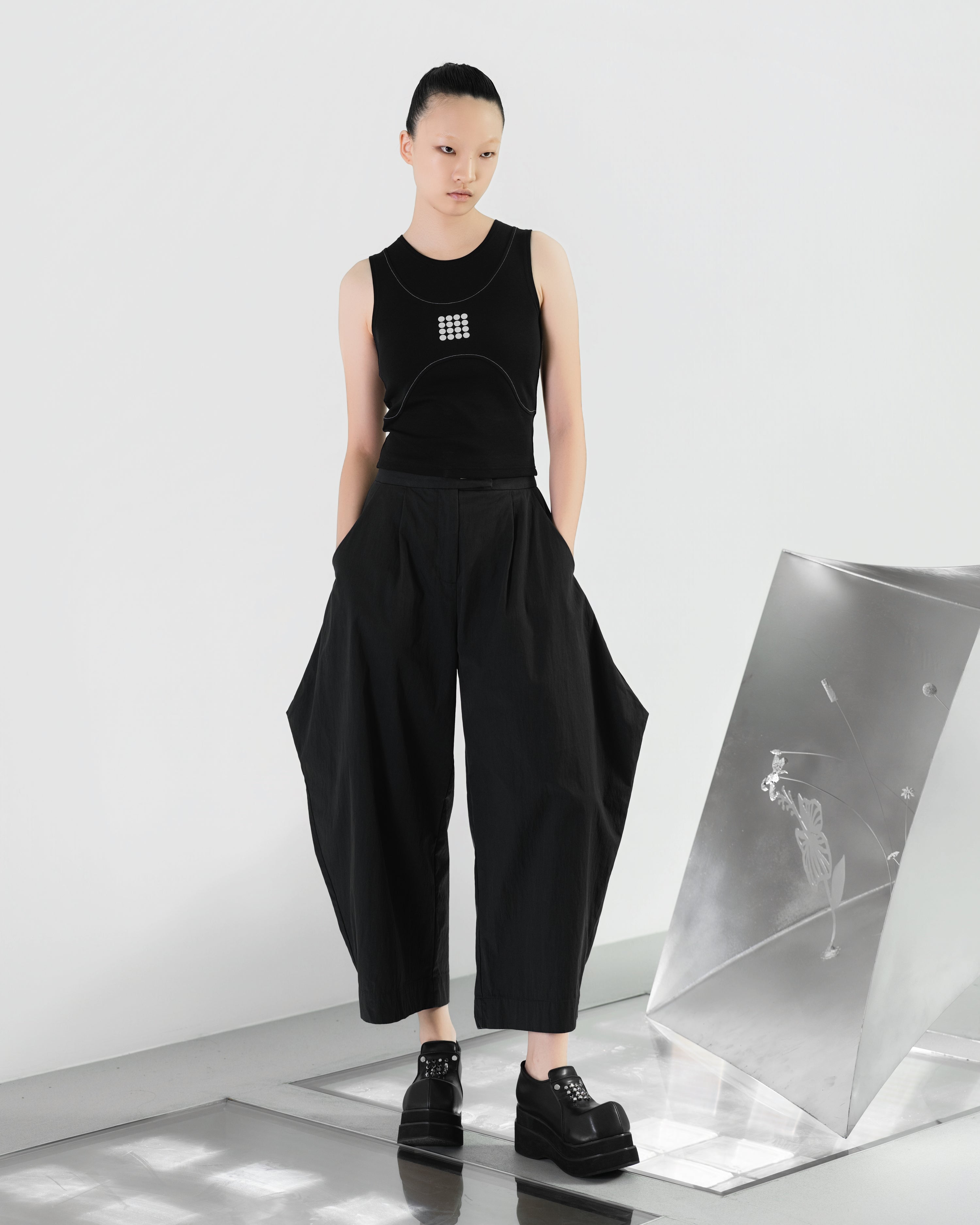 NOIZ N7TP2 Curvy-Line Tank Top