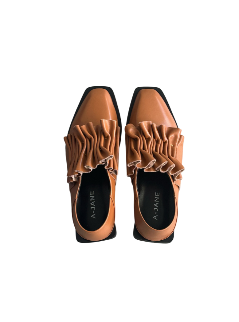 PERCEPTION Two-Way Ruffles Leather Shoes