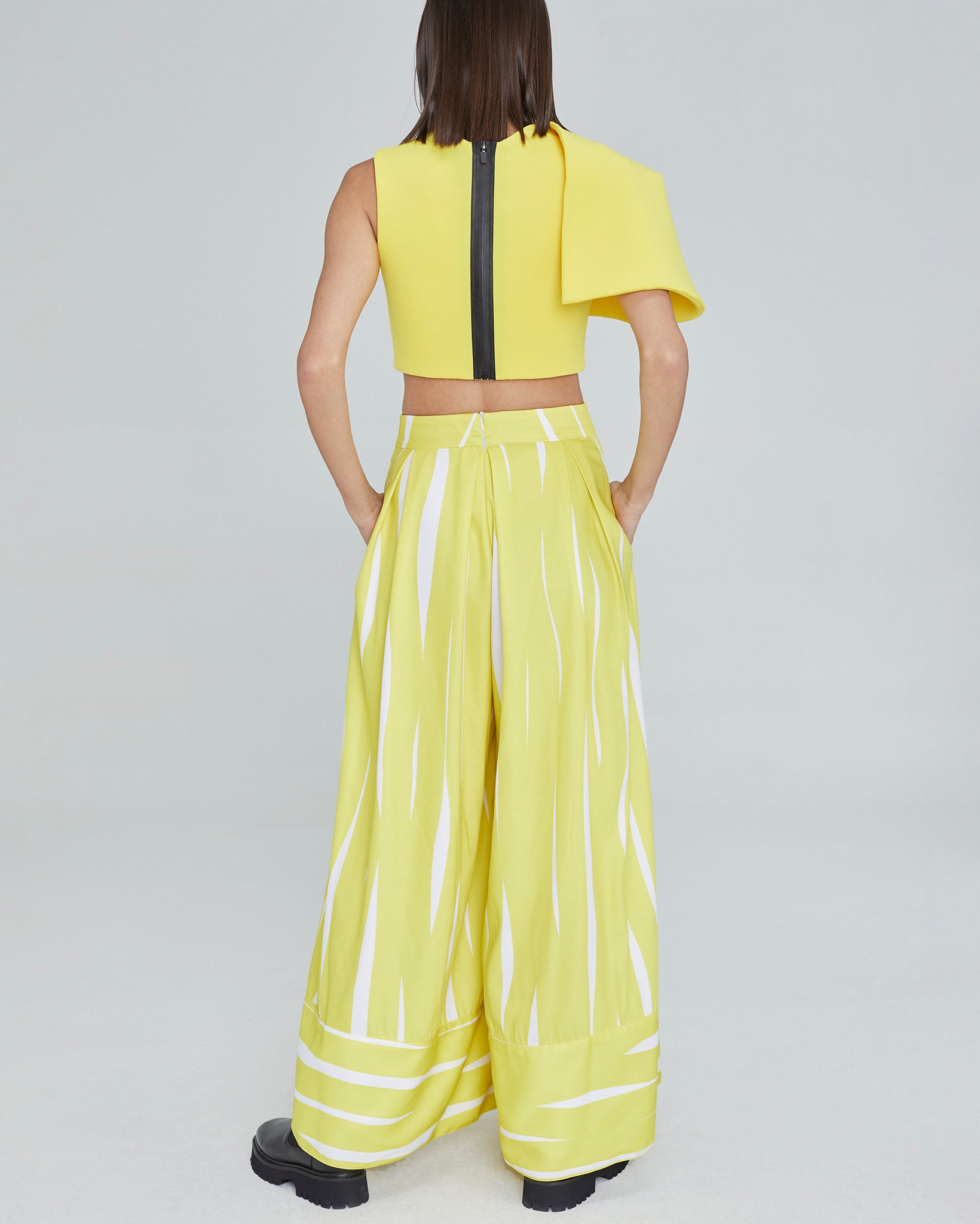 A-JANE Xerm One Sleeve V-Neck Spongy Crop Top