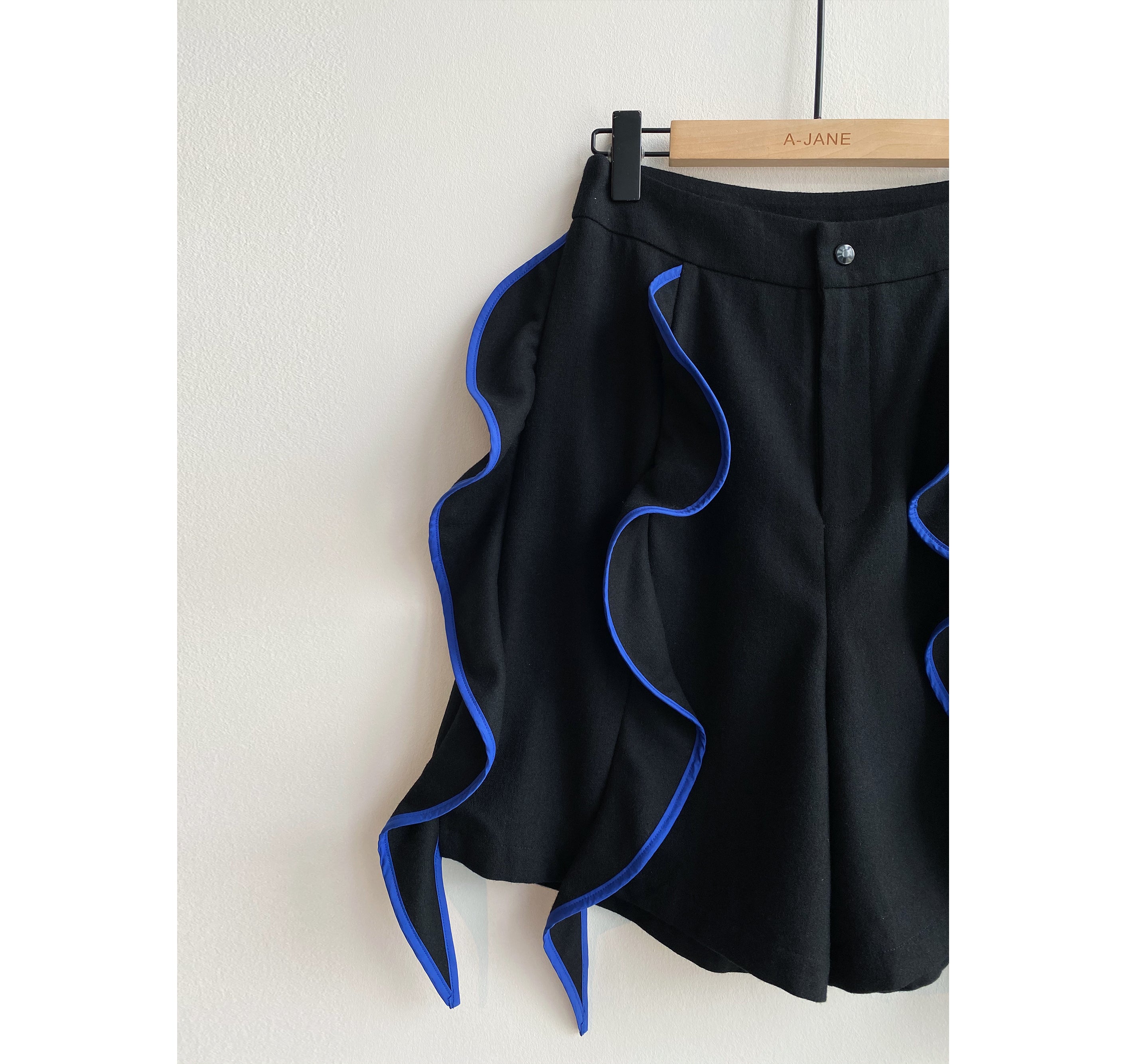 UNERWARTET, ICH Duet Waves Shorts